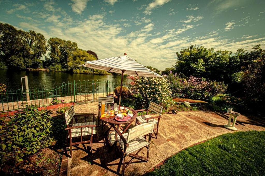 Serene Spacious Room Staines-upon-Thames Extérieur photo