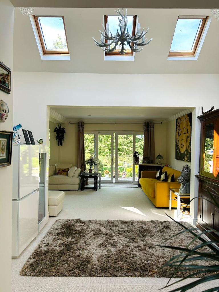 Serene Spacious Room Staines-upon-Thames Extérieur photo