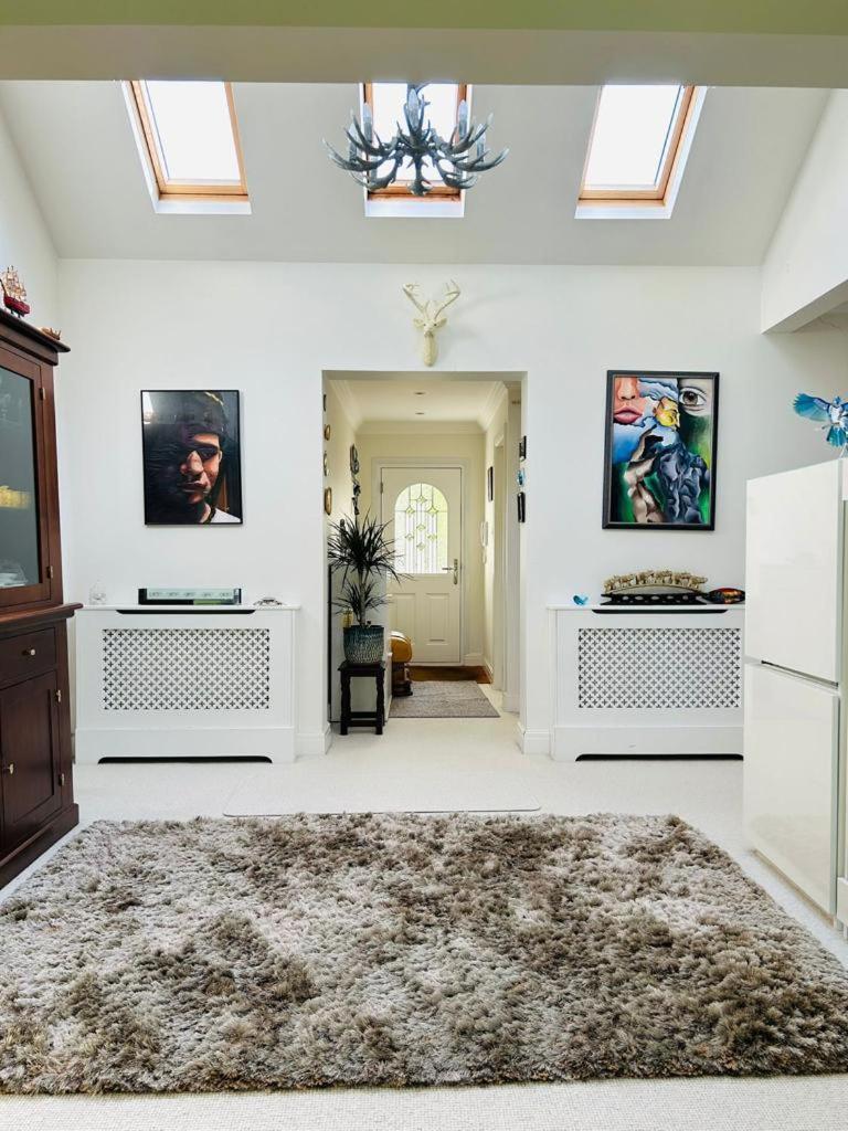 Serene Spacious Room Staines-upon-Thames Extérieur photo