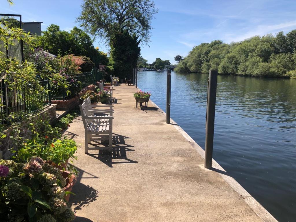 Serene Spacious Room Staines-upon-Thames Extérieur photo